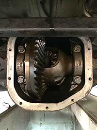 Stock rear differential cover from a European 2008 Grand Cherokee SRT8 and PML cover