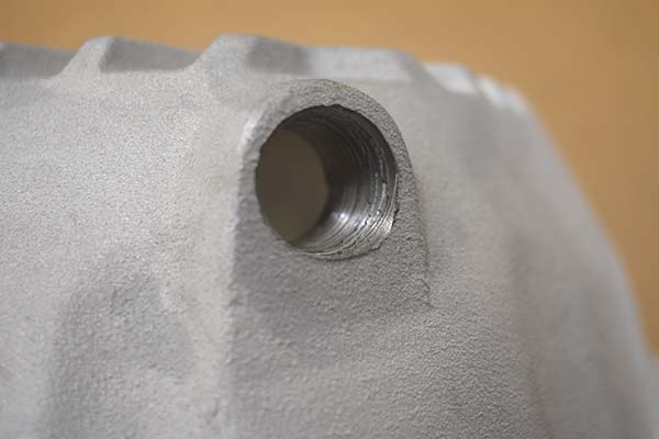 The threads in the level hole are flawed.